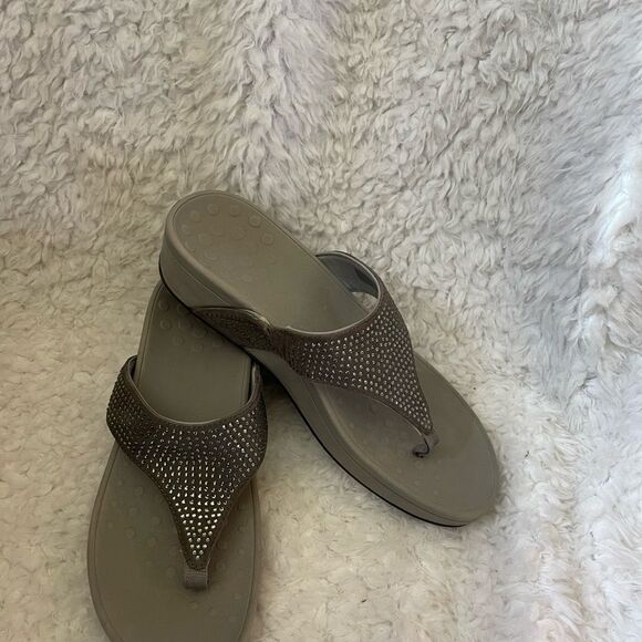 Vionic Naples gray suede wedge thong sandals with rhinestones accents SZ… - Picture 7 of 7